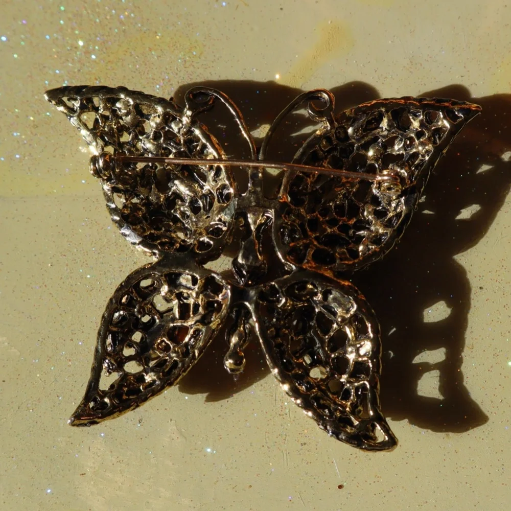 Beautiful Butterfly Brooch - Picture 3 of 3